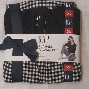 GAP Black and White Flannel Pajama Set with Knit Top